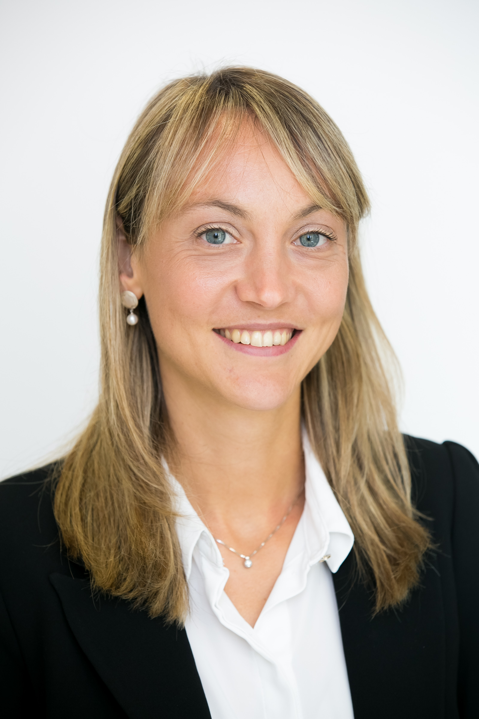 paola pederzoli _ asst prof of finance